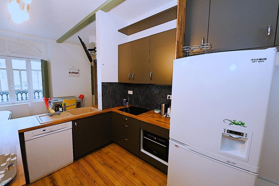 Kitchen or kitchenette, dishwasher, oven, stove