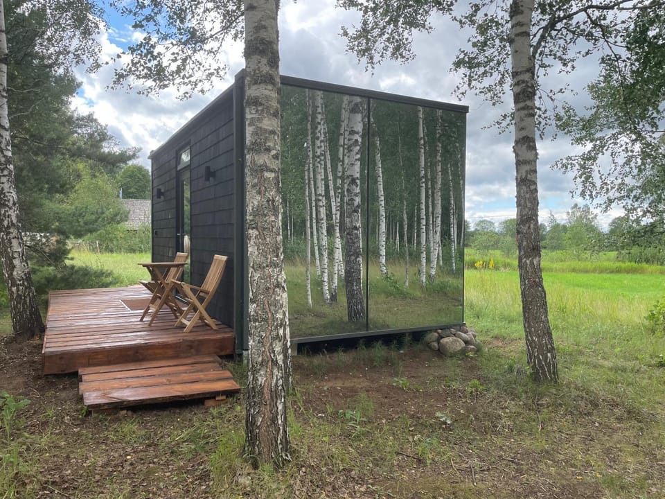 Kuldi Mirror House Chalet in Estonia