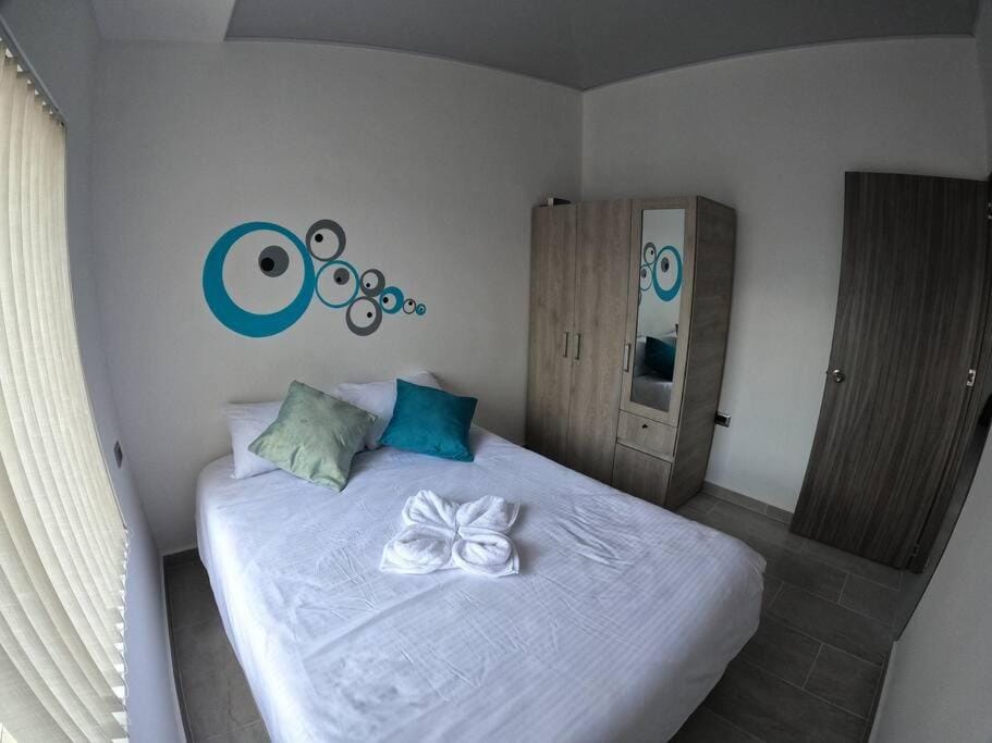 Apartamento 300 dotado cerca a Héroes Apartment in Bogota