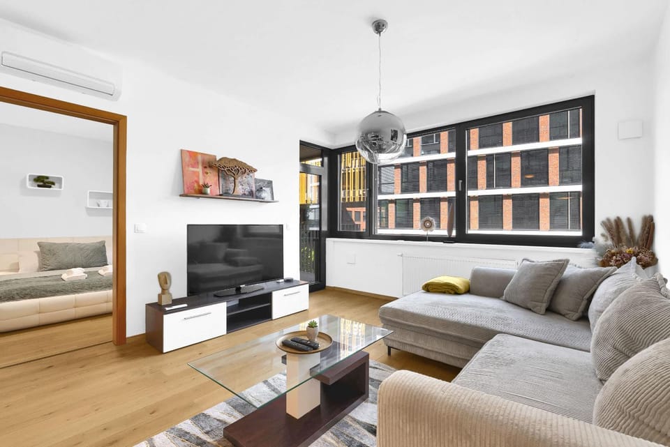 TV and multimedia, Living room, Seating area, Evening entertainment