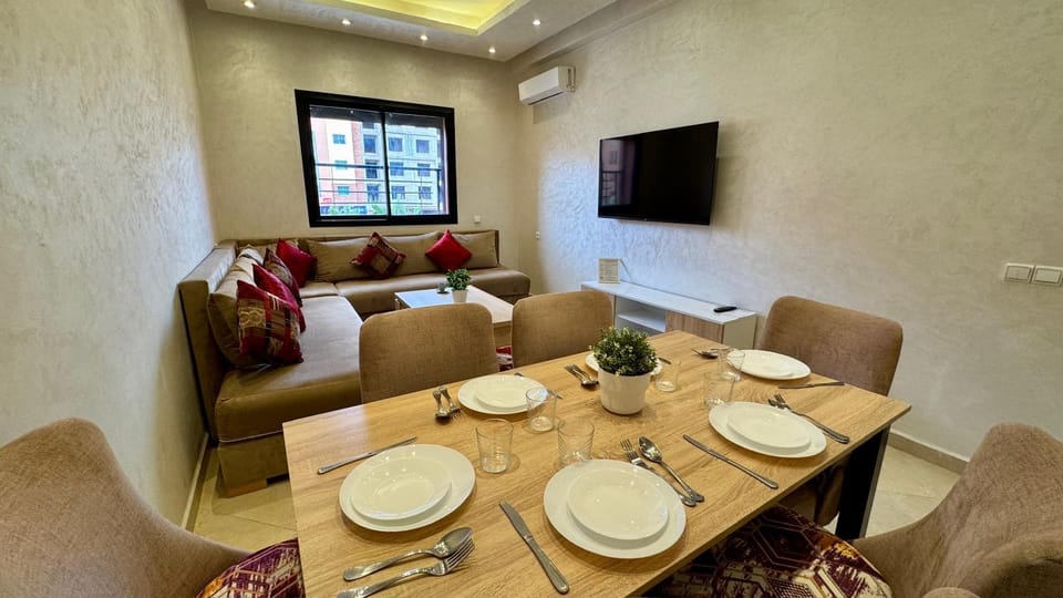 TV and multimedia, Living room, Seating area, Dining area, air conditioner