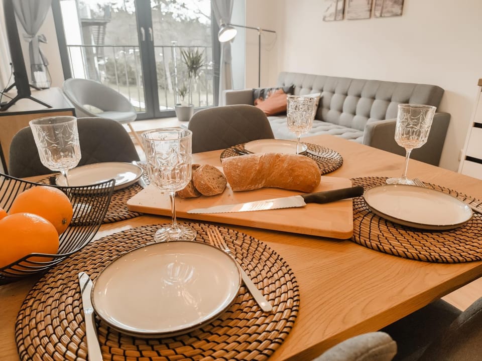 Seating area, Dining area