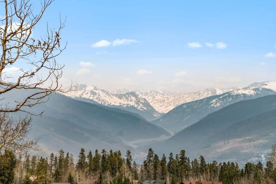 Cozy 2BR with Great Views Near Trails House in Wildernest