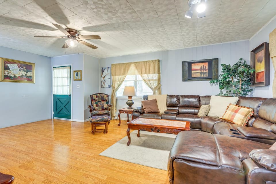 Peaceful Alabama Vacation Rental w/ Large Deck House in Alabama