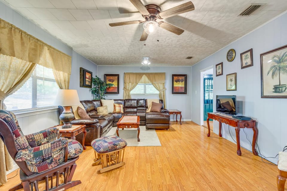 Peaceful Alabama Vacation Rental w/ Large Deck House in Alabama