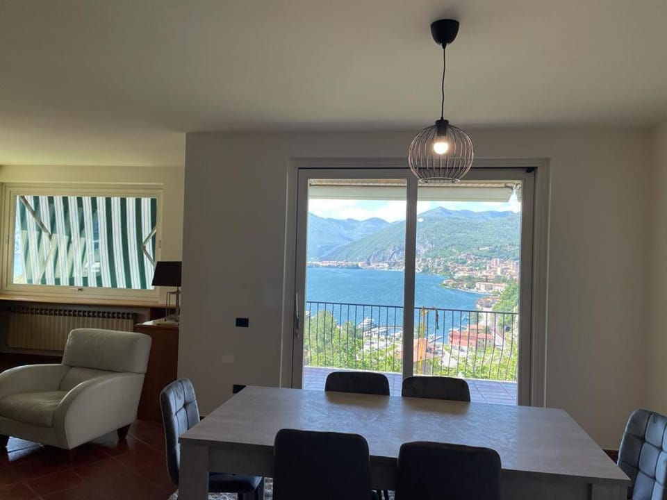 Living room, Lake view, Mountain view