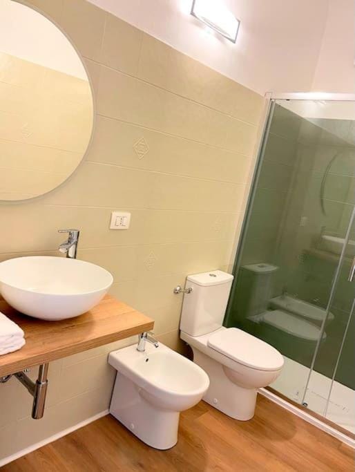 Shower, Toilet, bidet