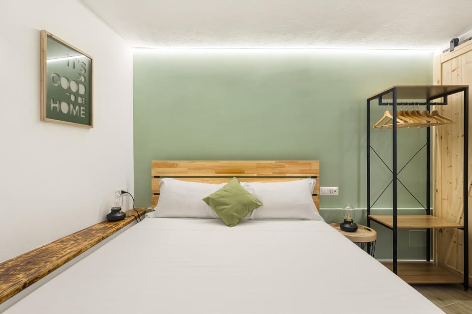 Bed, Photo of the whole room, Bedroom
