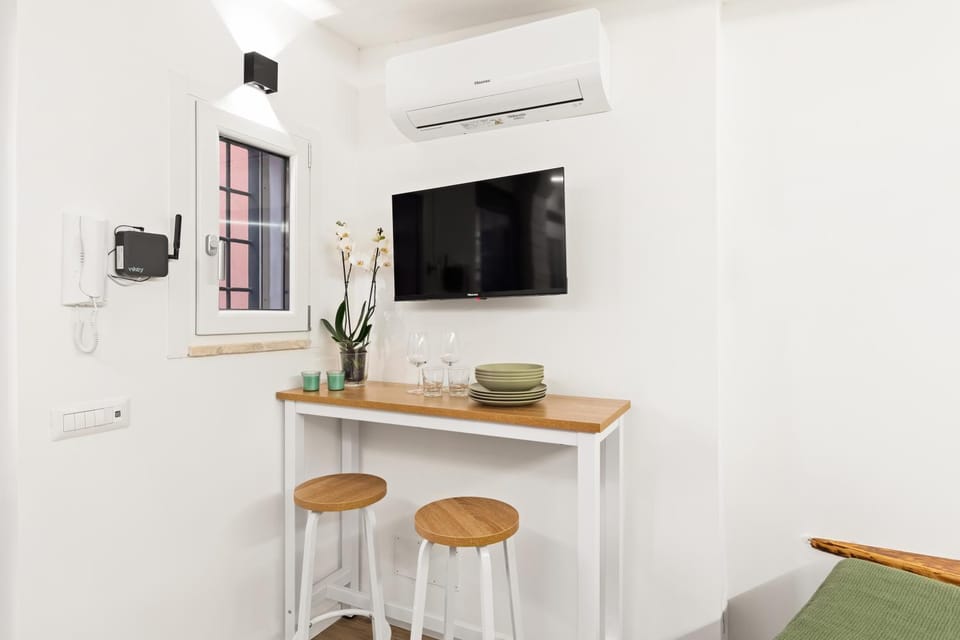 TV and multimedia, Dining area, air conditioner
