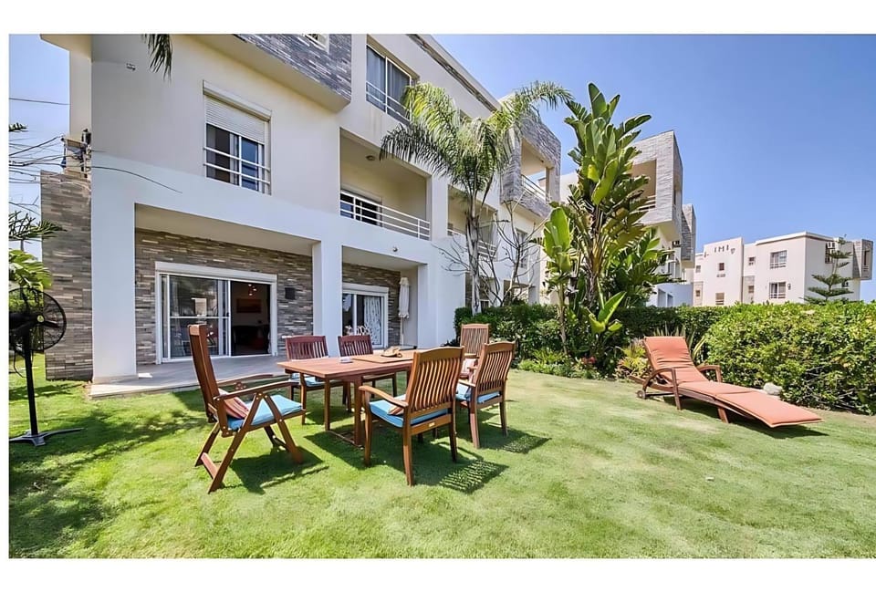 Property building, Patio, Spring, Day, Natural landscape, Garden, Garden, Balcony/Terrace, Dining area, Garden view, Area and facilities, Area and facilities, Swimming pool, sunbed