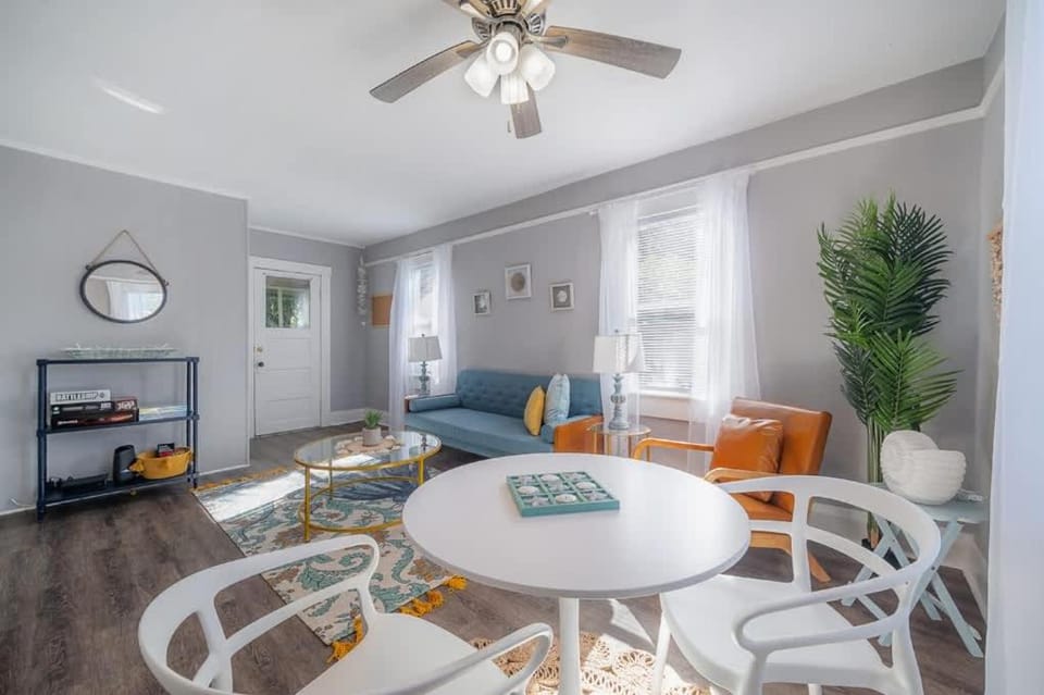 Living room, Seating area, Dining area