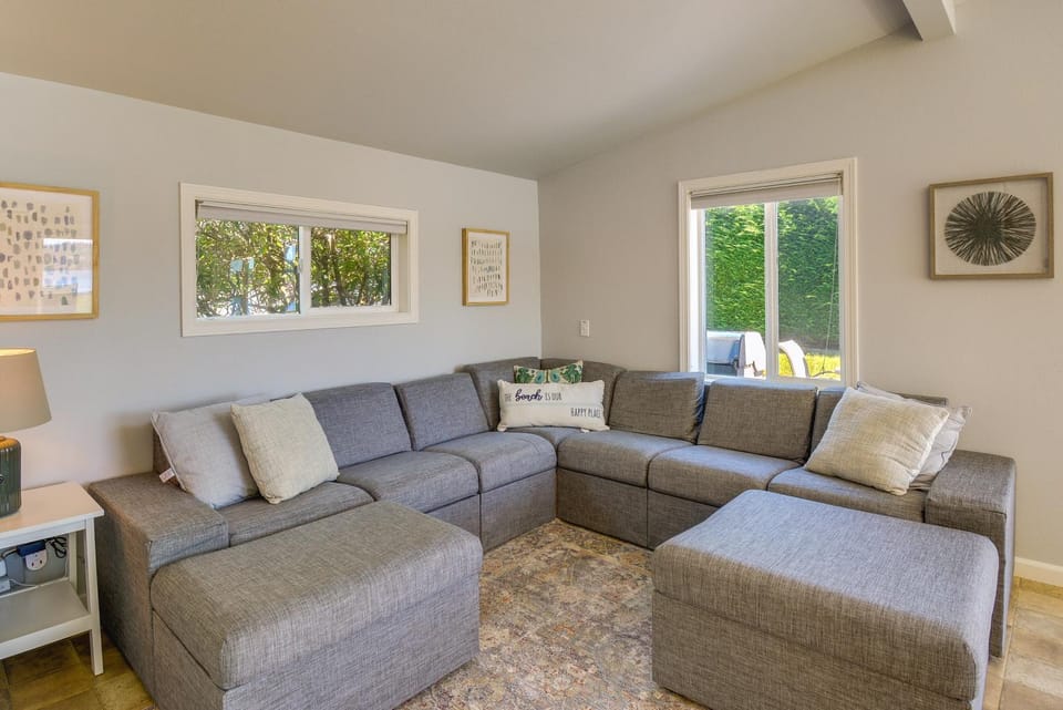 Waterfront Hood Canal Cottage Steps to the Beach! House in Hood Canal