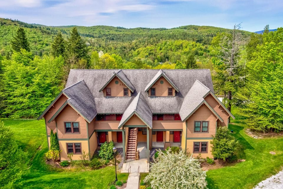 Castle Hill Resort Condo: 5 Mi to Slopes at Okemo! House in Proctorsville