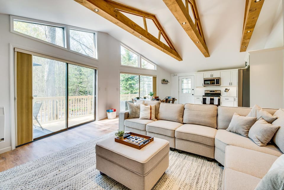 Deck & Community Perks: Bright Pocono Lake Home! House in Coolbaugh Township