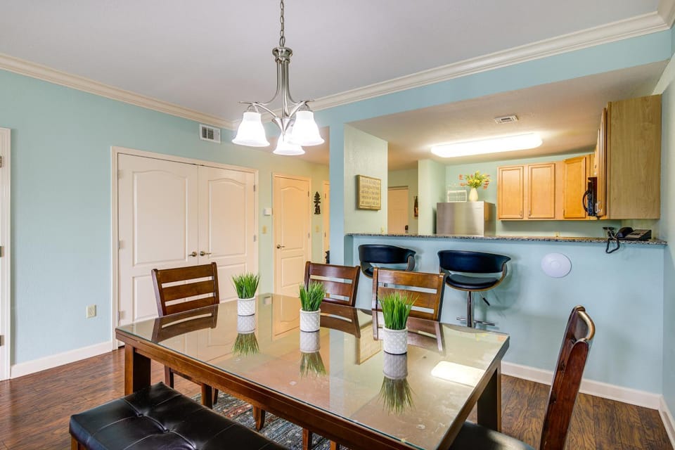 Steps to Parkway! Pigeon Forge Condo + Pool Access House in Pigeon Forge