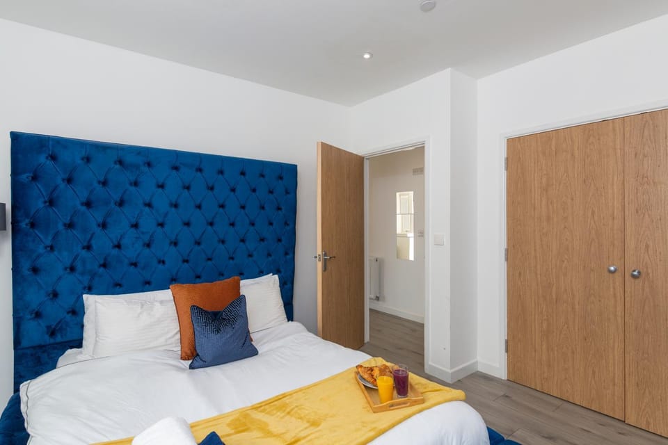 Bed, Photo of the whole room, Bedroom, towels, wardrobe