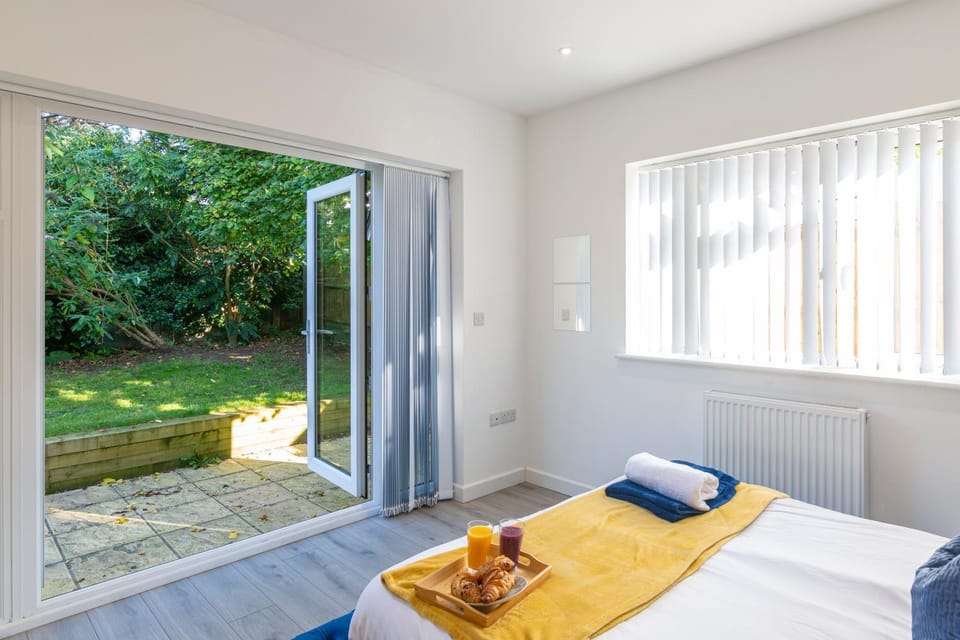 Patio, Bed, Garden, Balcony/Terrace, Photo of the whole room, Bedroom, Garden view, Garden view, towels