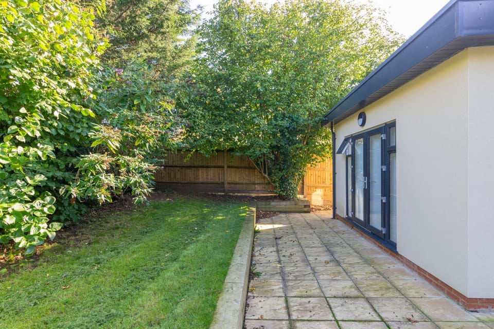 Property building, Spring, Day, Garden, Garden view