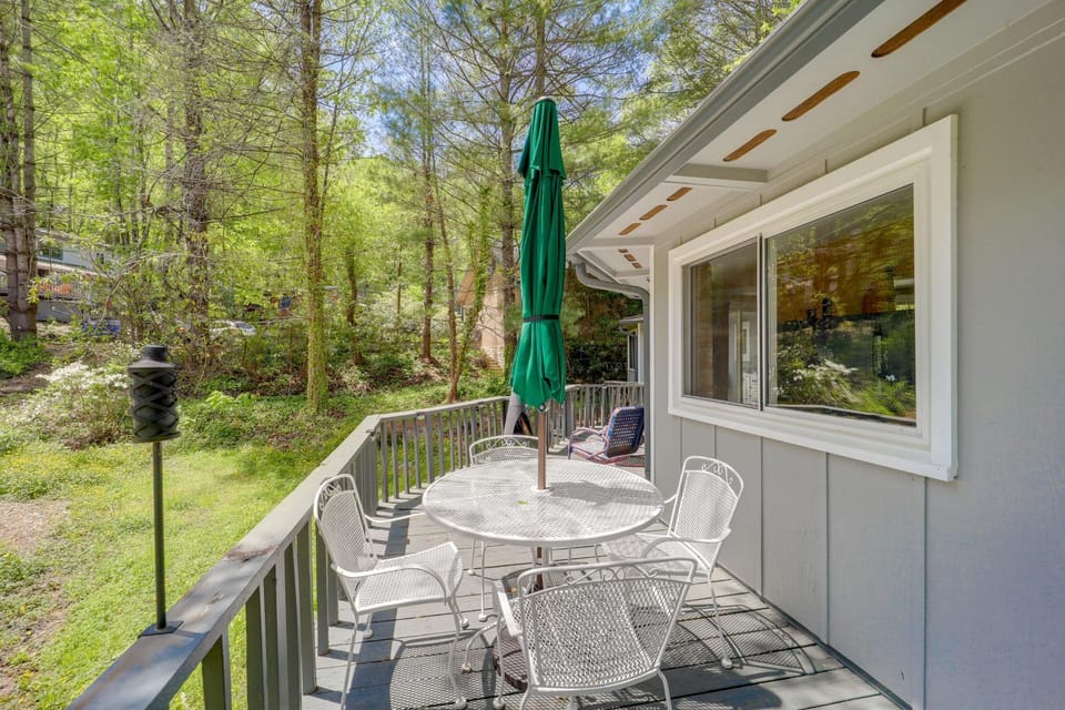 Pet-Friendly Getaway w/ Porch in Banner Elk! House in Watauga