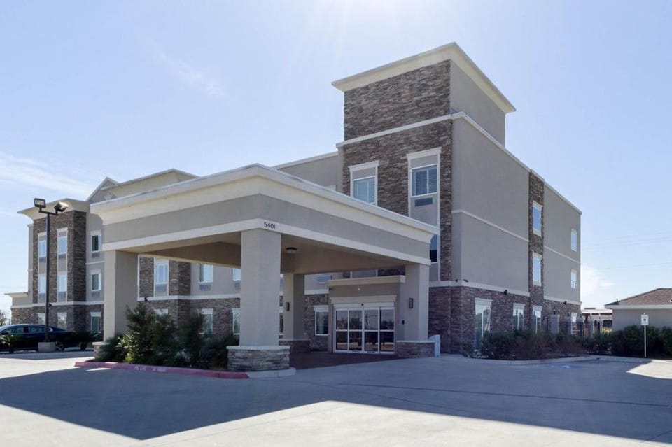 Garner Hotel Victoria - East by IHG Hotel in Victoria