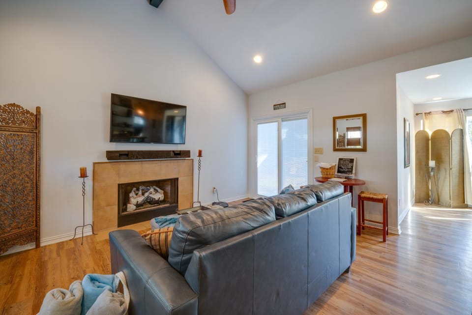 Pottsboro Vacation Rental - Walk to Lake Texoma! House in Lake Texoma