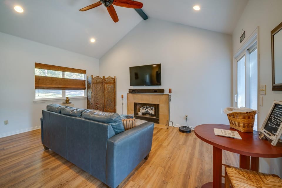 Pottsboro Vacation Rental - Walk to Lake Texoma! House in Lake Texoma