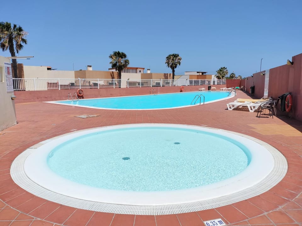 Day, Swimming pool, Swimming pool, sunbed