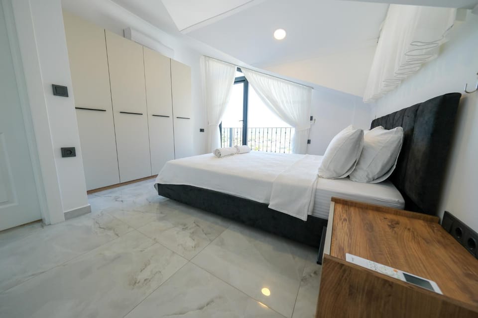 Bed, Photo of the whole room, Bedroom, wardrobe