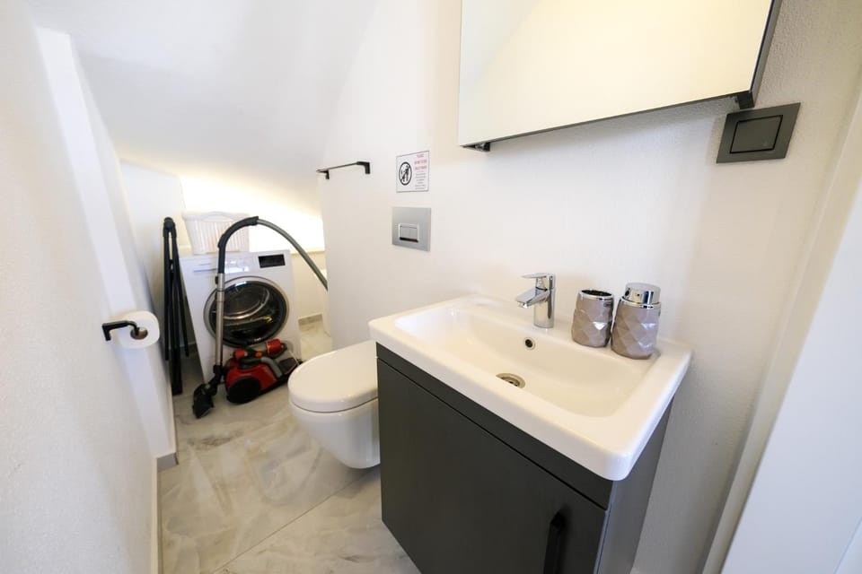 Toilet, Bathroom, Bath, towels