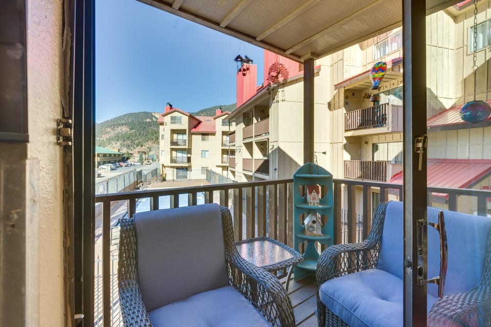 Ski-In Red River Retreat: Balcony, Mountain Views! House in Red River
