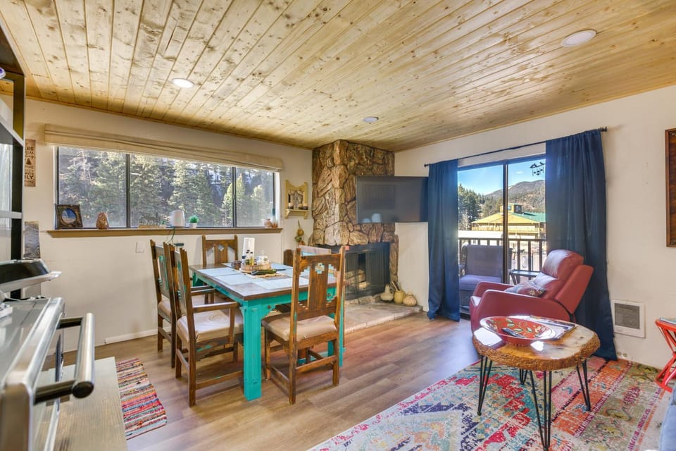 Ski-In Red River Retreat: Balcony, Mountain Views! House in Red River