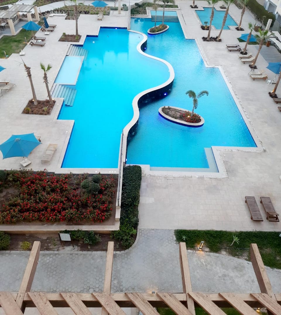Pool view, Swimming pool, sunbed