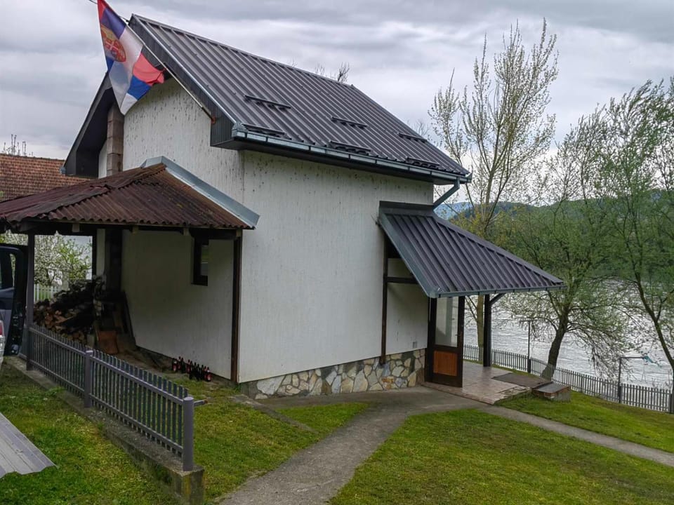Property building, Facade/entrance, Garden, River view