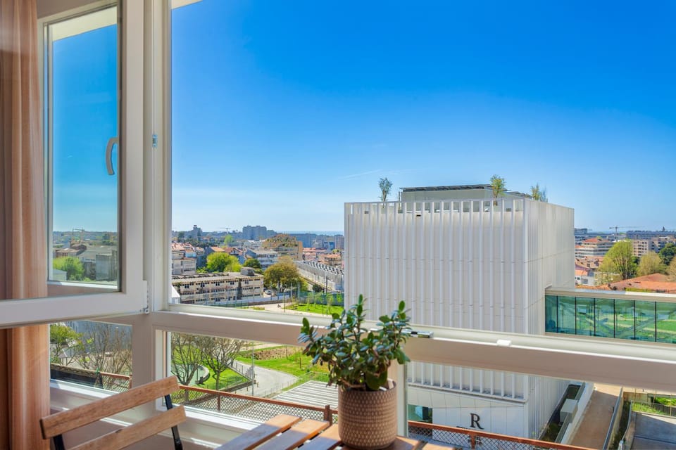 Day, Balcony/Terrace, Seating area, Dining area, City view