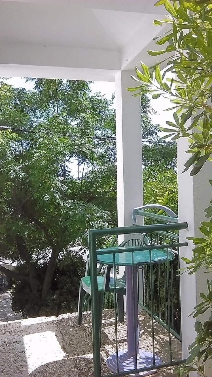 Location, children, Family