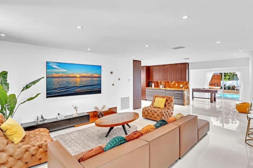 Luxury Hollywood Home, Heated Pool, Casino Nearby Villa in Hollywood