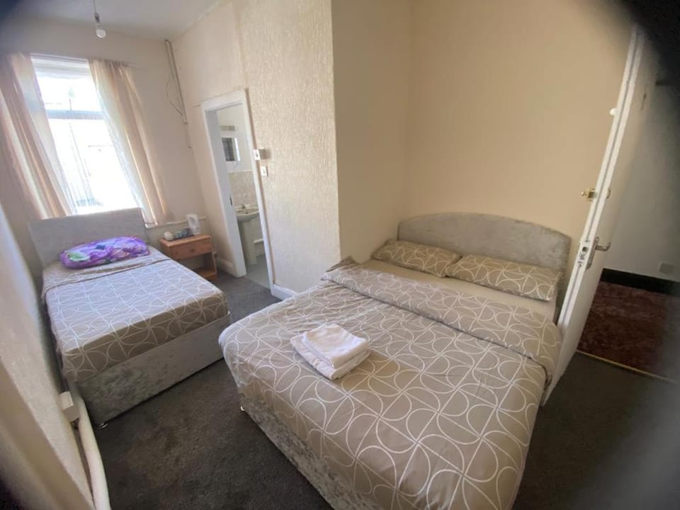 Bed, Photo of the whole room, Bedroom, towels