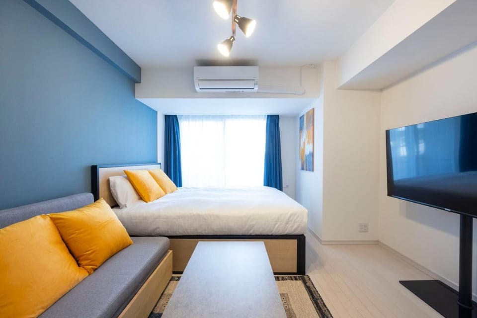 Bed, TV and multimedia, Photo of the whole room, Seating area, Bedroom, air conditioner