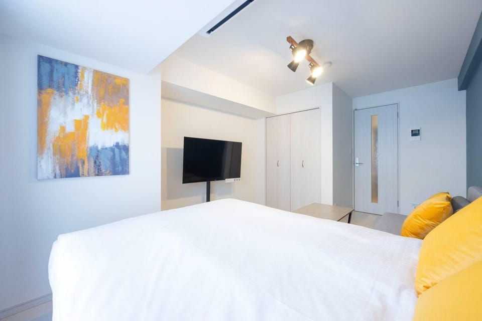 Bed, TV and multimedia, Photo of the whole room, Bedroom