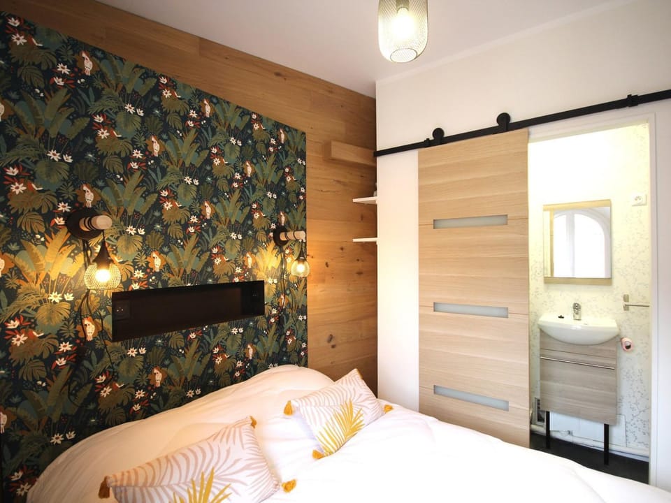 Appart. T2 Bis central avec wifi - FR-1-608-246 Apartment in Auvergne-Rhône-Alpes