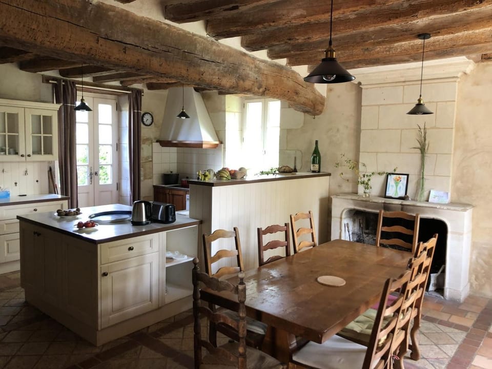 Gîte historique avec piscine privée, proche de Chinon - FR-1-381-530 House in Centre-Val de Loire