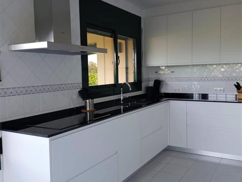 Casa de lujo en primera línea: piscina, A/A, Wi-Fi, barbacoa, jardín, 50m de la playa. - ES-89-113 Villa in Alt Empordà