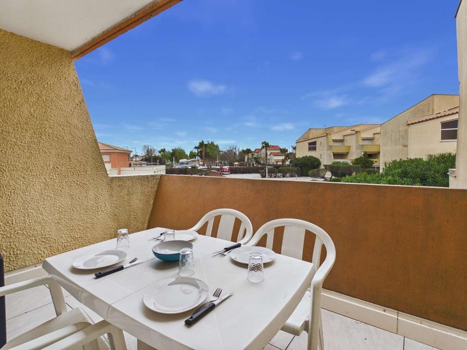 Appartement 2 pièces 4 pers avec terrasse, parking privé et accès direct plage à Marseillan - FR-1-326-791 Apartment in Marseillan
