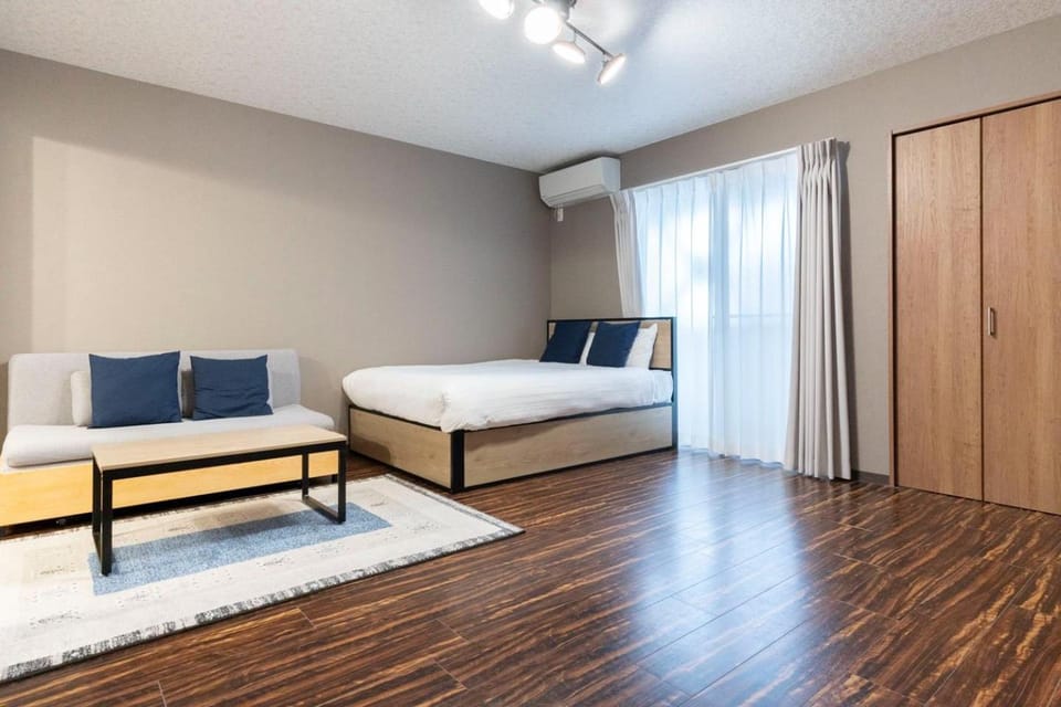 Bed, Seating area, Bedroom