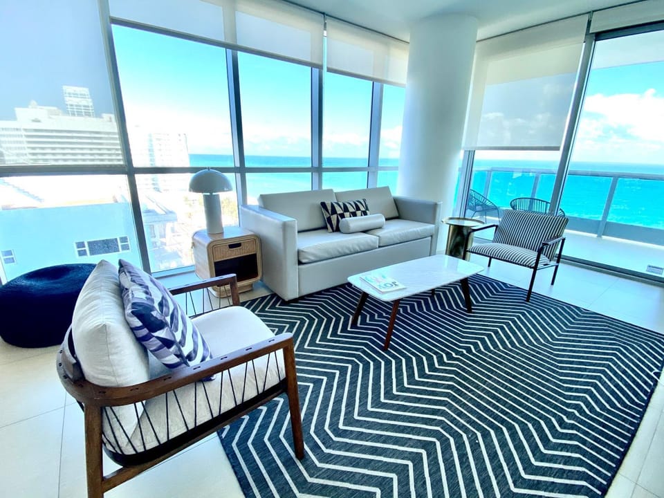 Living room, Seating area