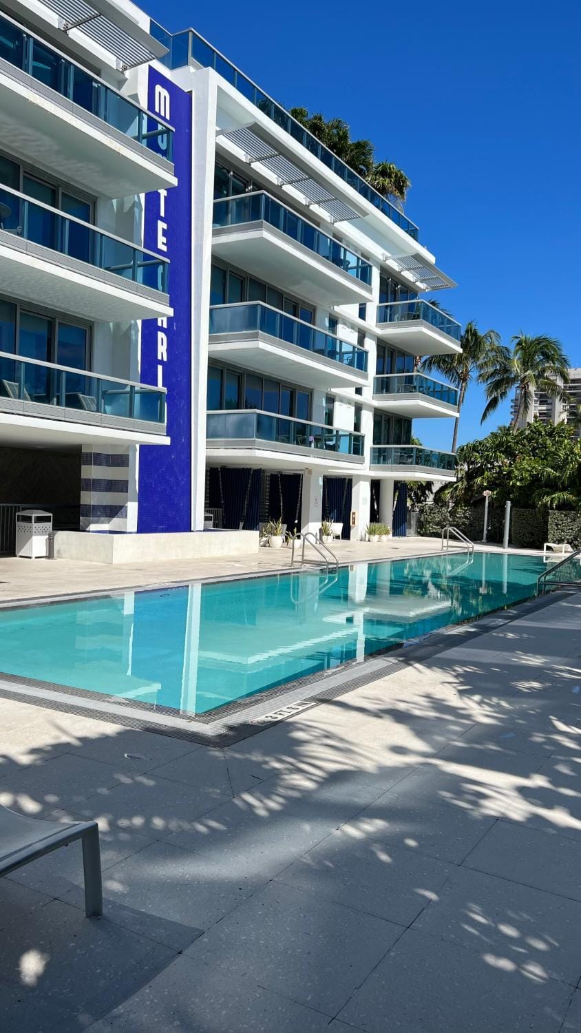 Property building, Coffee/tea facilities, Balcony/Terrace, Spa and wellness centre/facilities, Dining area, Swimming pool