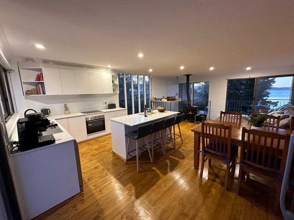 Coffee/tea facilities, Kitchen or kitchenette, Dining area, dishwasher, minibar, pet friendly, stove, toaster