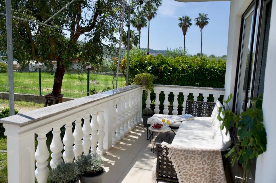 Garden, View (from property/room), Balcony/Terrace, Seating area, Garden view, Sea view