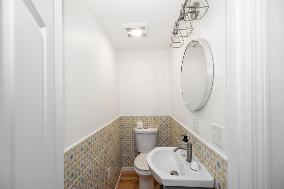 3BR Beach House, Walk to Sand & Sea House in Scarborough