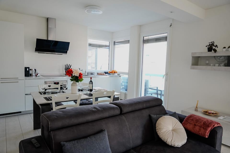 Kitchen or kitchenette, Living room, Dining area